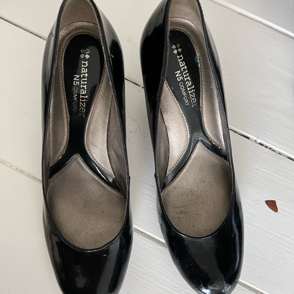 Naturalizer Glossy Black Heels